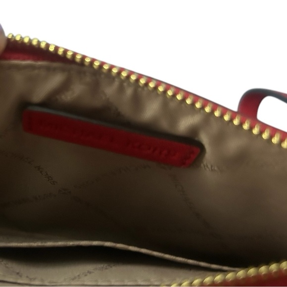 Michael Kors NWOT Jet Set leather wristlet- very bright red! Classic and light - Picture 9 of 9